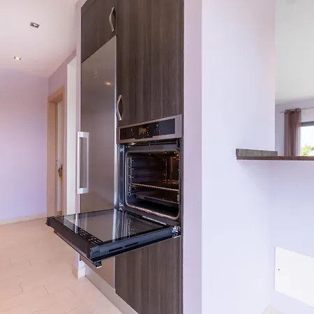 Luxury One Bedroom In Albur Village 2M *